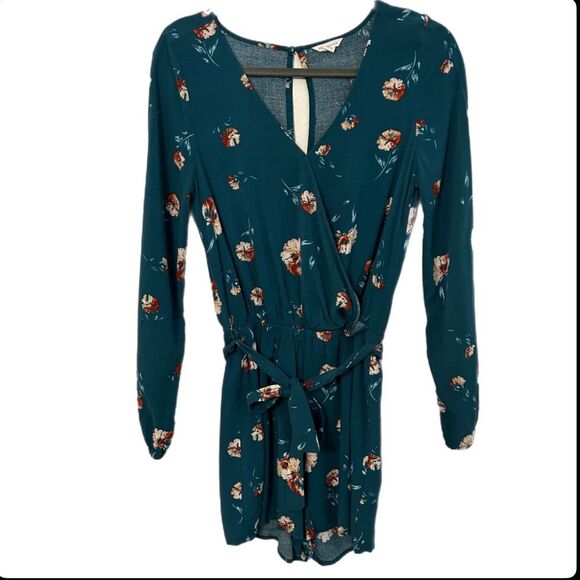 Aeropostale Long Sleeve Floral Wrap-Front Romper Size Small - Picture 5 of 16